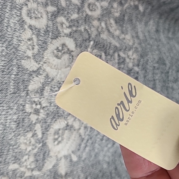 Aerie Women's Meduim Shirt.  New - Picture 3 of 5